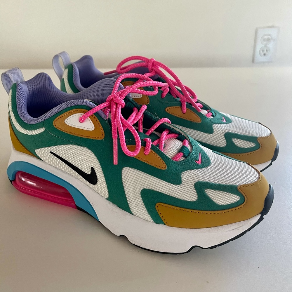 Nike Air Max 200- size 8